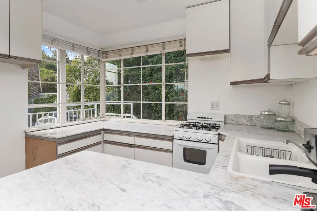 1211 Hilldale Avenue, West Hollywood, California 90069 home-pic-36